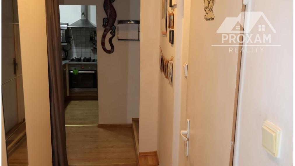 Ponúkame na predaj 2,5-i byt, dispozične upravený na 3-izb.