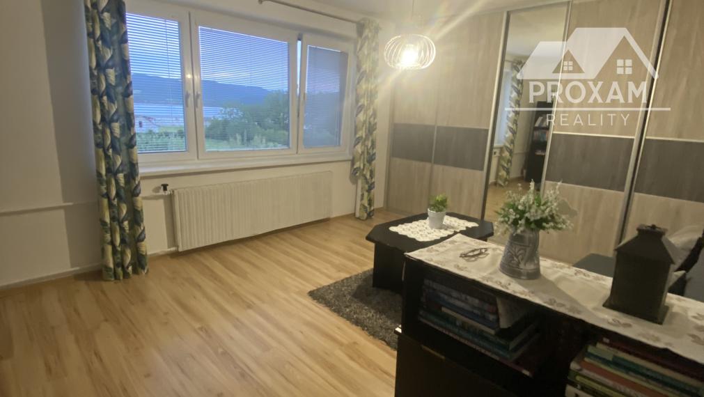 NEPREHLIADNITE!!!Priestranný, udržiavany rodinný dom v obci Melčice-Lieskové