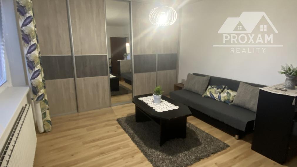 NEPREHLIADNITE!!!Priestranný, udržiavany rodinný dom v obci Melčice-Lieskové