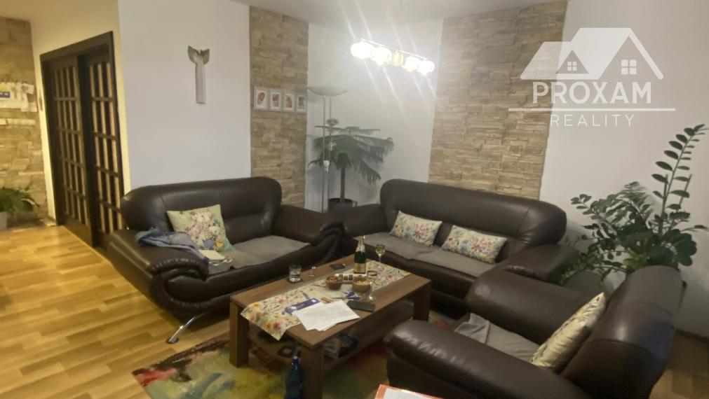 NEPREHLIADNITE!!!Priestranný, udržiavany rodinný dom v obci Melčice-Lieskové