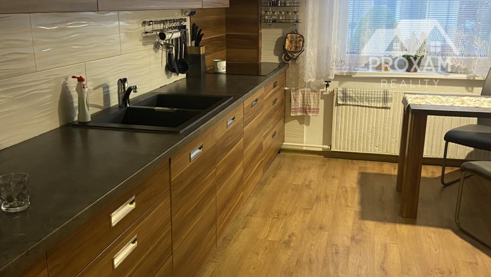 NEPREHLIADNITE!!!Priestranný, udržiavany rodinný dom v obci Melčice-Lieskové