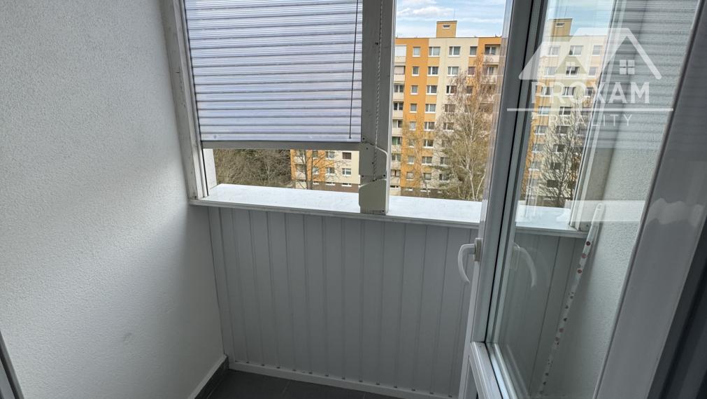 Na prenájom slnečný 3-izbový byt s lodžiou BB Podlavice