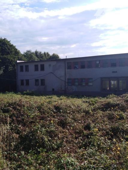 Trojpodlažná budova na podnikanie