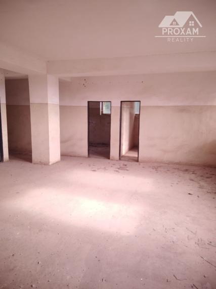 Trojpodlažná budova na podnikanie