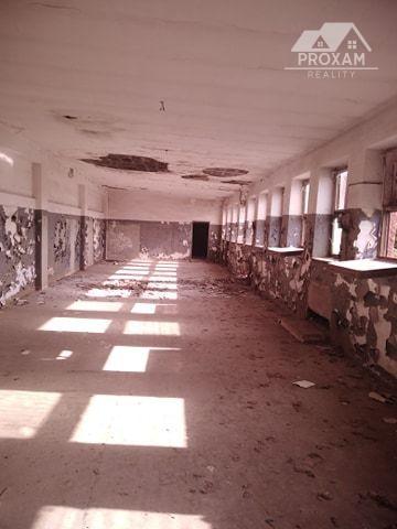 Trojpodlažná budova na podnikanie