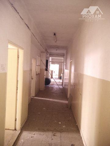 Trojpodlažná budova na podnikanie