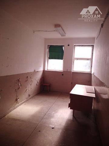 Trojpodlažná budova na podnikanie