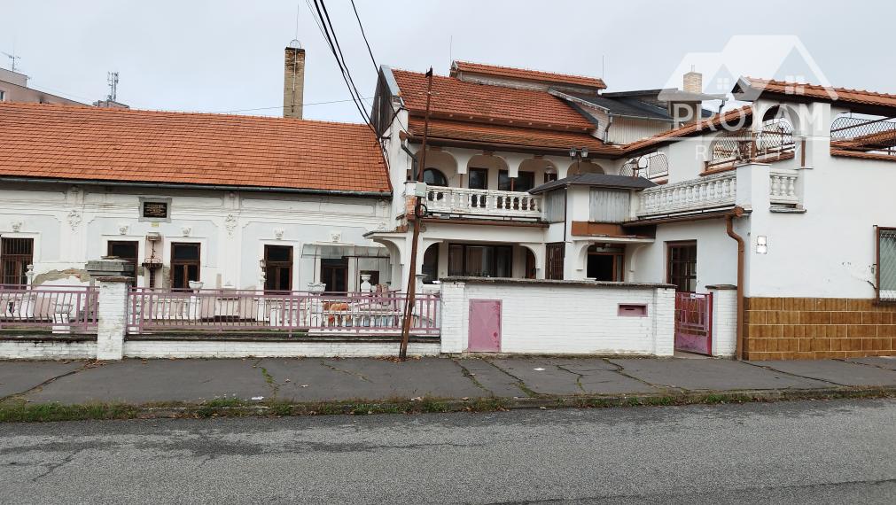 Znížená cena. Predaj  rod. domu a komplex budov v Lučenci časť Opatová