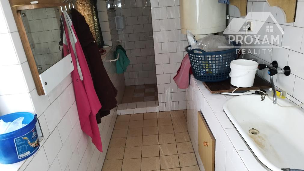 Znížená cena. Predaj  rod. domu a komplex budov v Lučenci časť Opatová