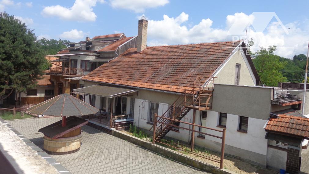 Znížená cena. Predaj  rod. domu a komplex budov v Lučenci časť Opatová