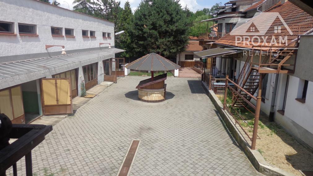 Znížená cena. Predaj  rod. domu a komplex budov v Lučenci časť Opatová