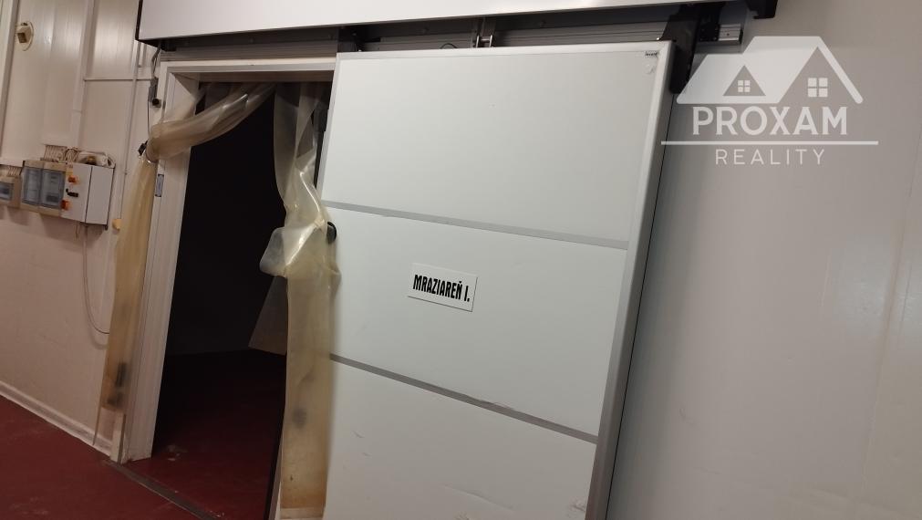 PROXAM reality ponúkame na predaj alebo prenájom komerčný objekt -  vhodný na mäso výrobu, rozrábku mäsa, chladenie, mrazenie, skladové priestory a priľahlý veľký pozemok.