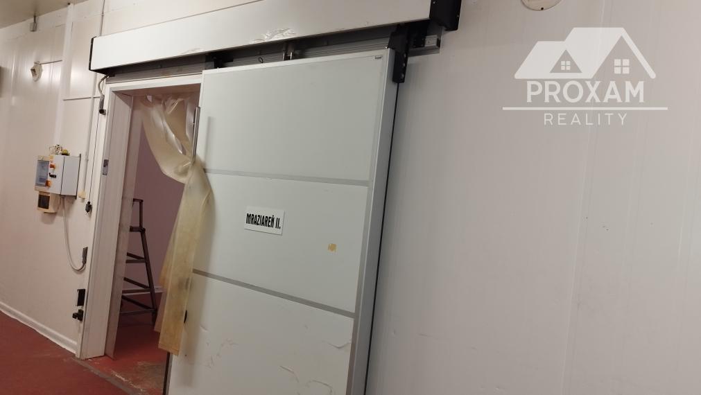 PROXAM reality ponúkame na predaj alebo prenájom komerčný objekt -  vhodný na mäso výrobu, rozrábku mäsa, chladenie, mrazenie, skladové priestory a priľahlý veľký pozemok.