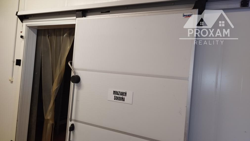PROXAM reality ponúkame na predaj alebo prenájom komerčný objekt -  vhodný na mäso výrobu, rozrábku mäsa, chladenie, mrazenie, skladové priestory a priľahlý veľký pozemok.