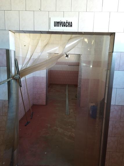 PROXAM reality ponúkame na predaj alebo prenájom komerčný objekt -  vhodný na mäso výrobu, rozrábku mäsa, chladenie, mrazenie, skladové priestory a priľahlý veľký pozemok.