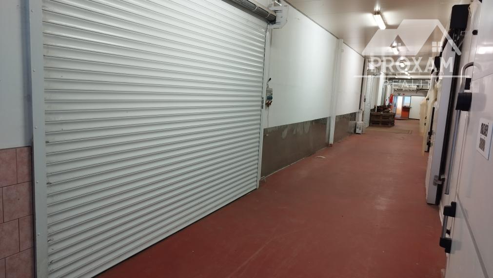 PROXAM reality ponúkame na predaj alebo prenájom komerčný objekt -  vhodný na mäso výrobu, rozrábku mäsa, chladenie, mrazenie, skladové priestory a priľahlý veľký pozemok.