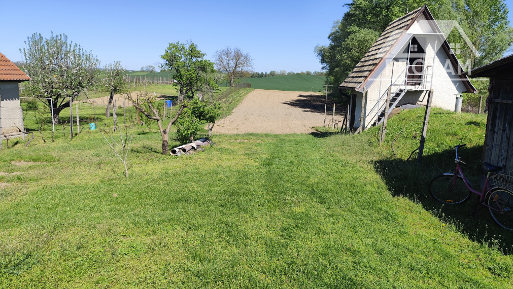 Ponúkame na predaj v tichom prostredí rod. dom v obci Kováčovce okr. Veľký Krtíš
