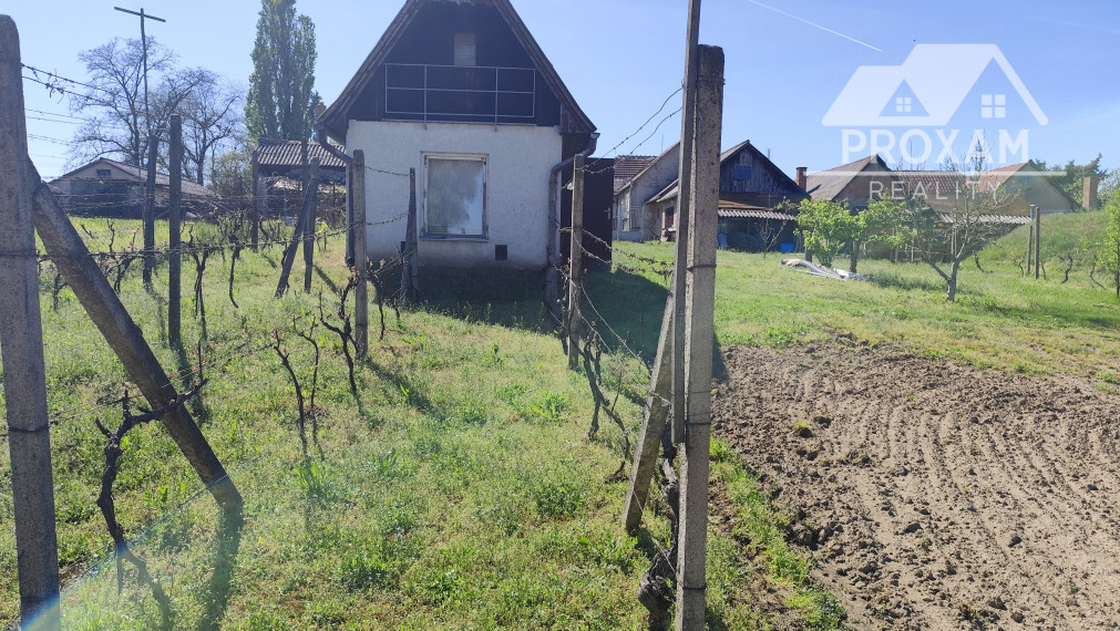 Ponúkame na predaj v tichom prostredí rod. dom v obci Kováčovce okr. Veľký Krtíš