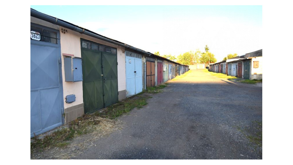 Na predaj dvojizbový byt s balkónom. + garáž