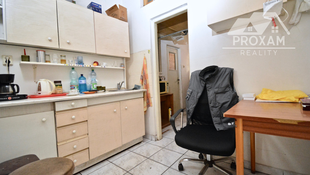 Na predaj zabehnutý autoservis v Lučenci