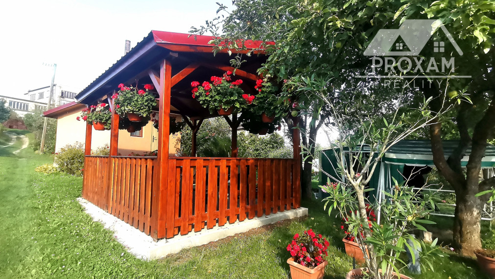 Predaj,záhradná chatka s dreveným altánkom a záhradou v meste Poltár