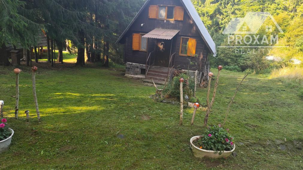 Ponúkame na predaj peknú rekreačnú chatu v blízkosti Hotel Zerrenpach Látky