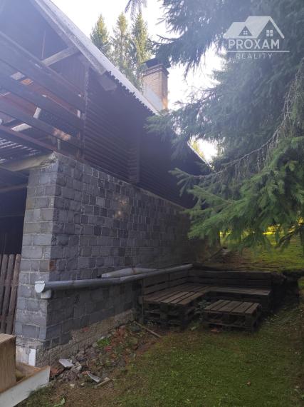 Ponúkame na predaj peknú rekreačnú chatu v blízkosti Hotel Zerrenpach Látky