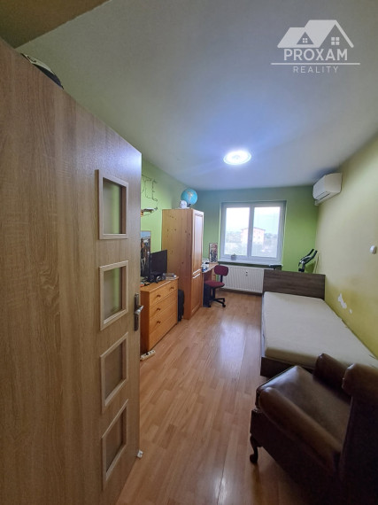 Veľkometrážny ,trojizbový byt s garážou v Čachticiach