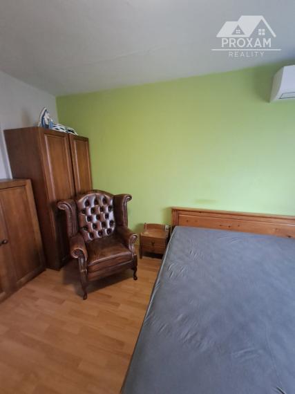 Veľkometrážny ,trojizbový byt s garážou v Čachticiach