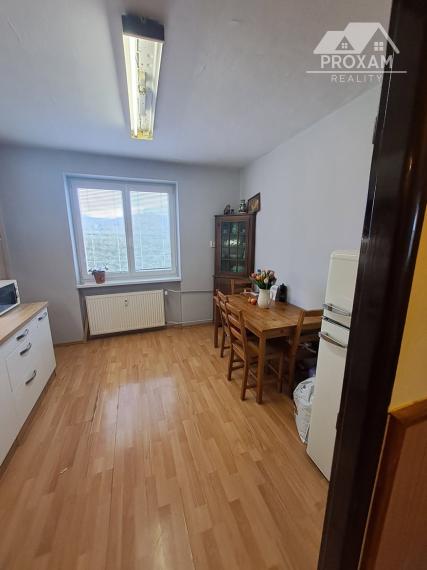 Veľkometrážny ,trojizbový byt s garážou v Čachticiach