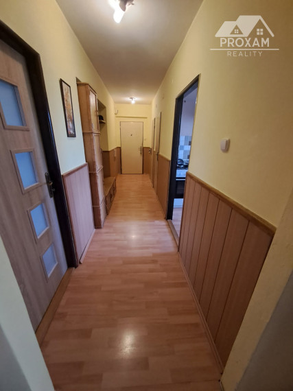 Veľkometrážny ,trojizbový byt s garážou v Čachticiach