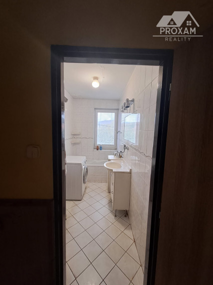 Veľkometrážny ,trojizbový byt s garážou v Čachticiach