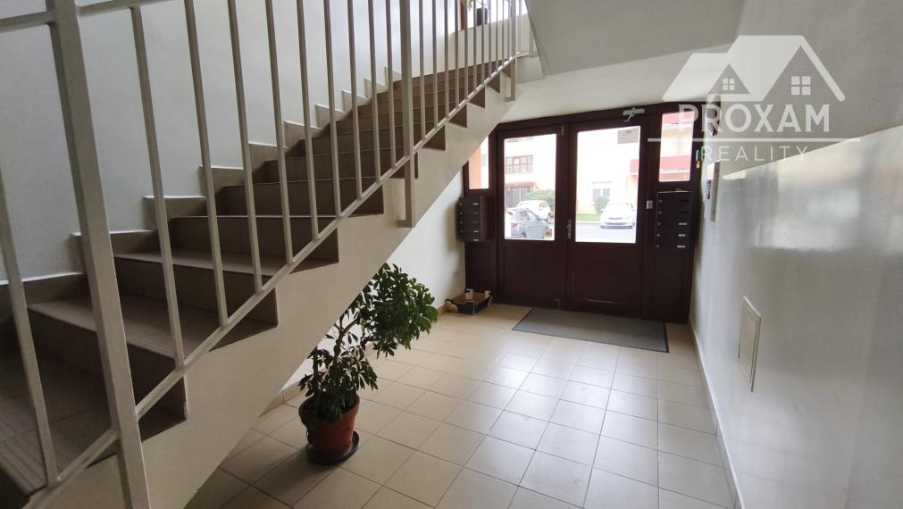 Veľkometrážny 4-izbový byt s dvomi balkónmi a vlastným kúrením