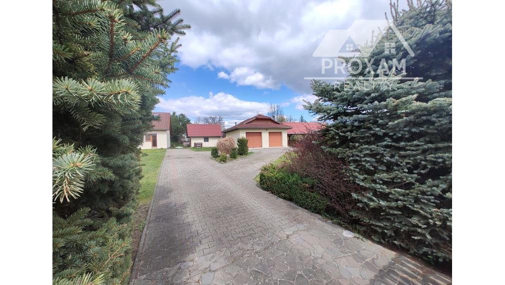 Na predaj dva rodinné domy s rozsiahlym pozemkom