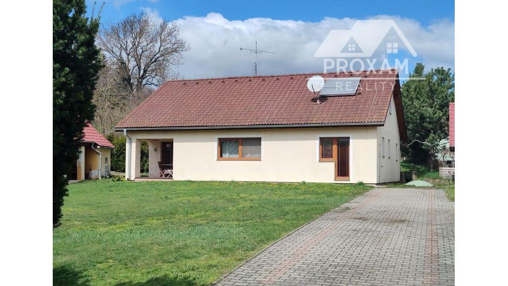 Na predaj dva rodinné domy s rozsiahlym pozemkom