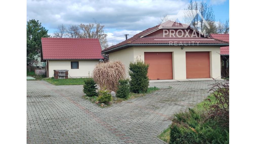 Na predaj dva rodinné domy s rozsiahlym pozemkom