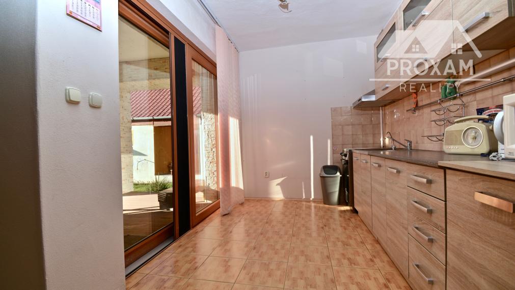 Na predaj dva rodinné domy s rozsiahlym pozemkom