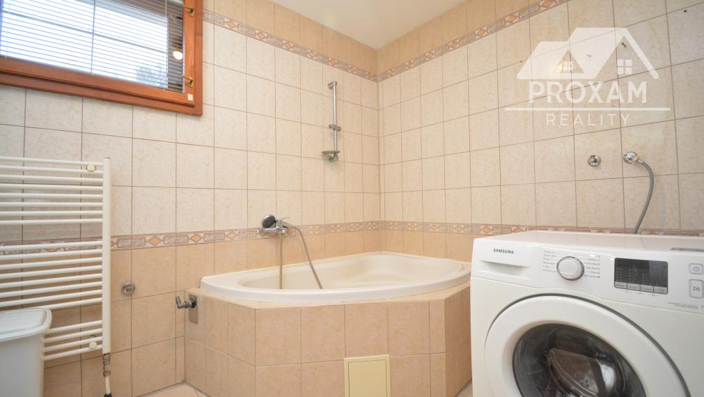 Na predaj dva rodinné domy s rozsiahlym pozemkom