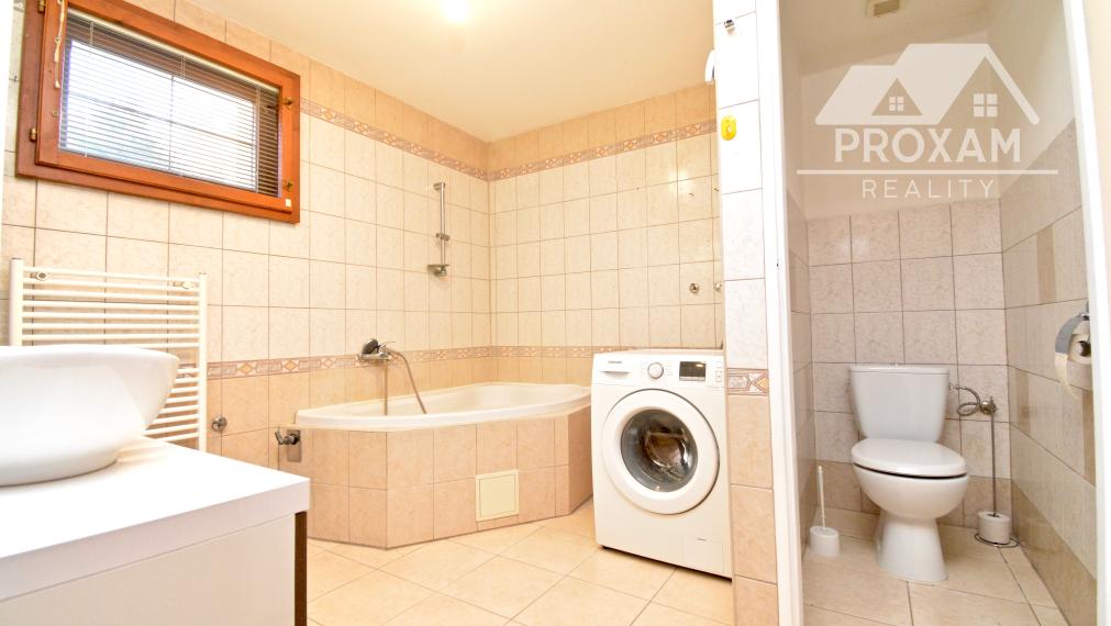 Na predaj dva rodinné domy s rozsiahlym pozemkom