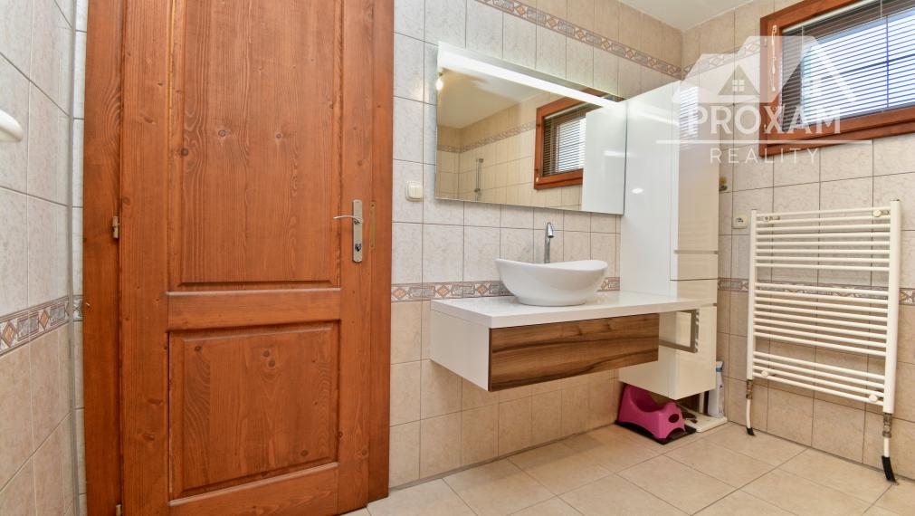 Na predaj dva rodinné domy s rozsiahlym pozemkom