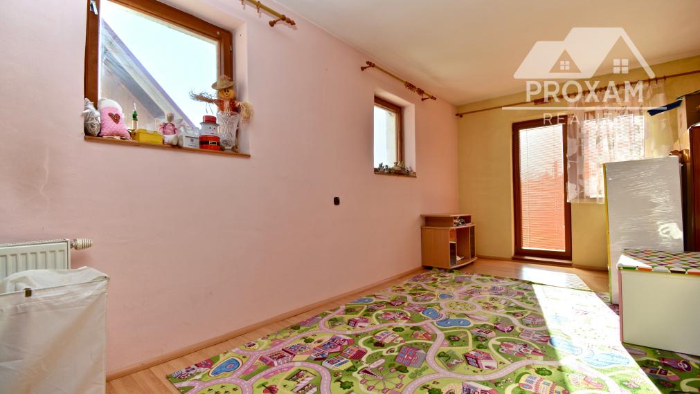 Na predaj dva rodinné domy s rozsiahlym pozemkom