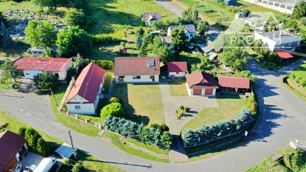 Na predaj dva rodinné domy s rozsiahlym pozemkom