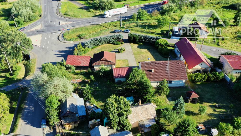 Na predaj dva rodinné domy s rozsiahlym pozemkom