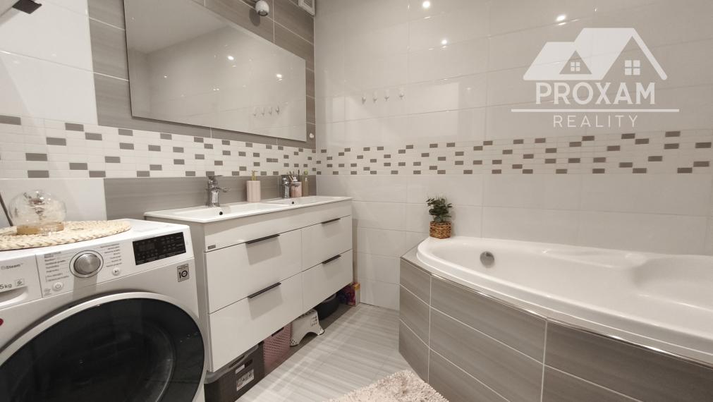 Jedinečný 4- izbový byt s výmerou 100 m2 - len jeden taký v Lučenci