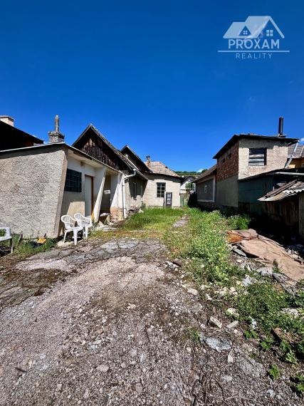 Na predaj rodinný dom s projektom na rekonštrukciu v Mýtnej