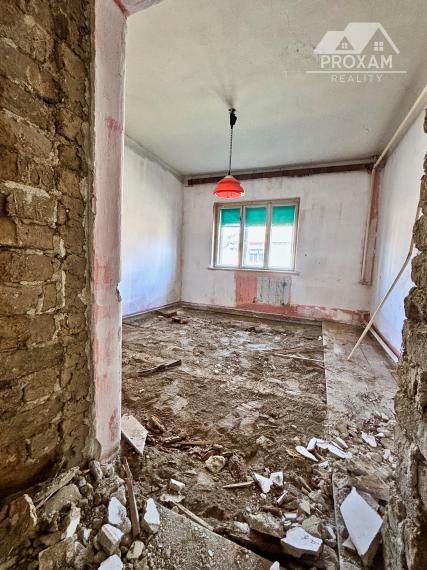 Na predaj rodinný dom s projektom na rekonštrukciu v Mýtnej