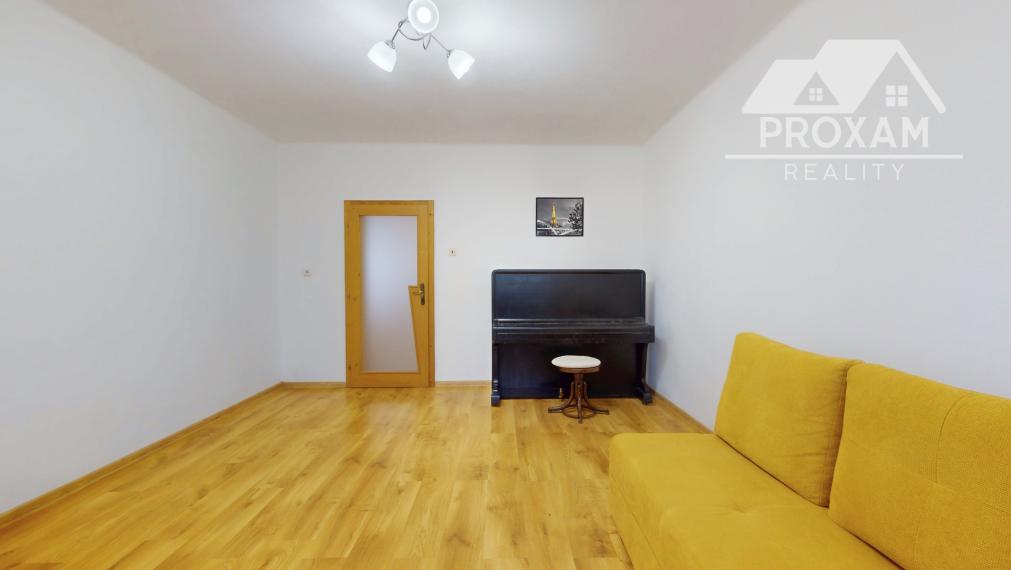 PREDAJ 4- izbový rodinný dom s garážou, záhradou...