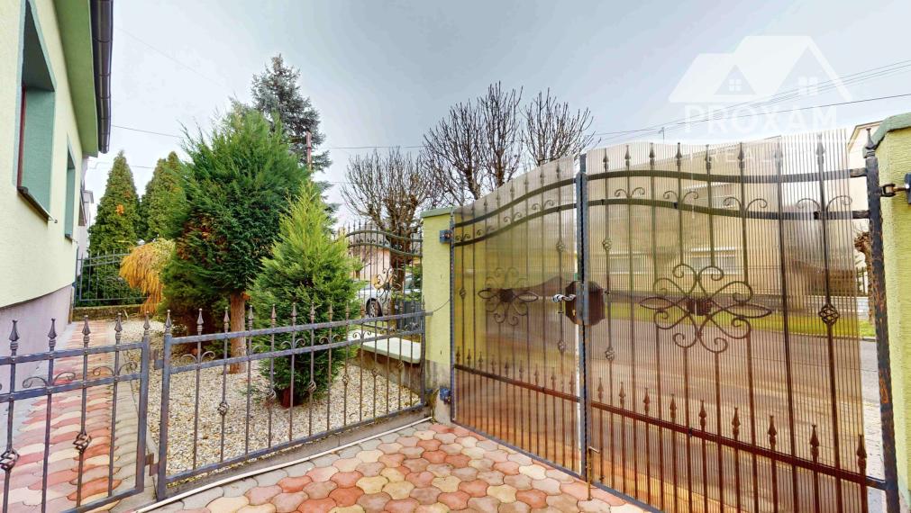 PREDAJ 4- izbový rodinný dom s garážou, záhradou...