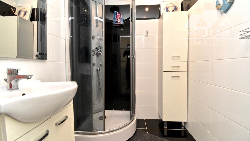 Priestranný 2-izbový byt s 2mi loggiami a výhľadom v Lučenci