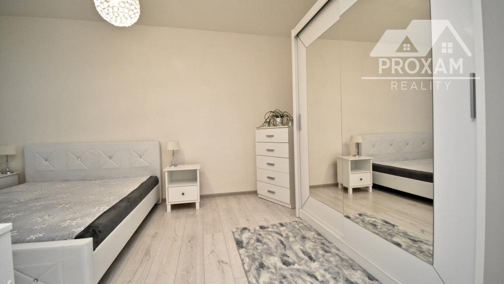 Priestranný 2-izbový byt s 2mi loggiami a výhľadom v Lučenci